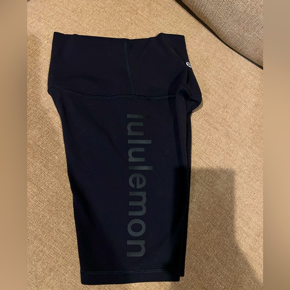 Lululemon black shorts size 2 - Picture 2 of 2